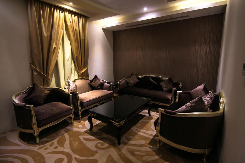 Rest Night Serviced Apartments- Alhamra Эр-Рияд Номер фото A living room in a hotel