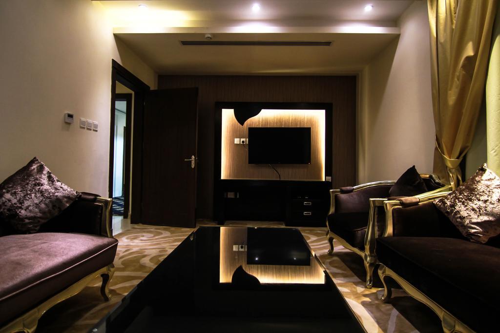 Rest Night Serviced Apartments- Alhamra Эр-Рияд Номер фото A living room in a house in India