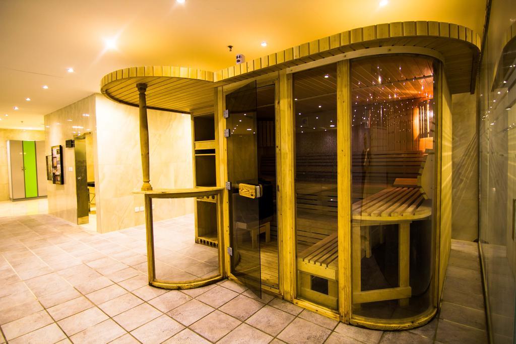 Rest Night Serviced Apartments- Alhamra Эр-Рияд Экстерьер фото A steam room