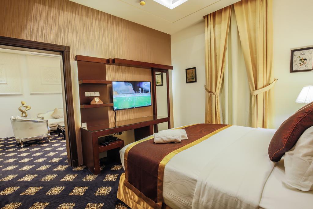 Rest Night Serviced Apartments- Alhamra Эр-Рияд Экстерьер фото A bedroom in the hotel