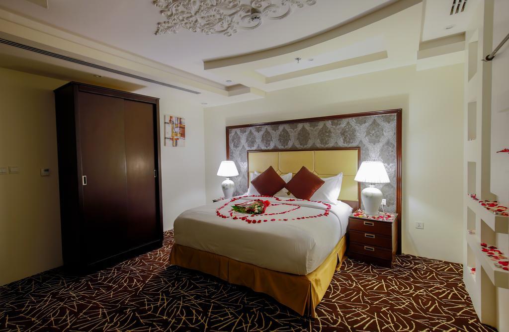 Rest Night Serviced Apartments- Alhamra Эр-Рияд Экстерьер фото A bedroom at the hotel