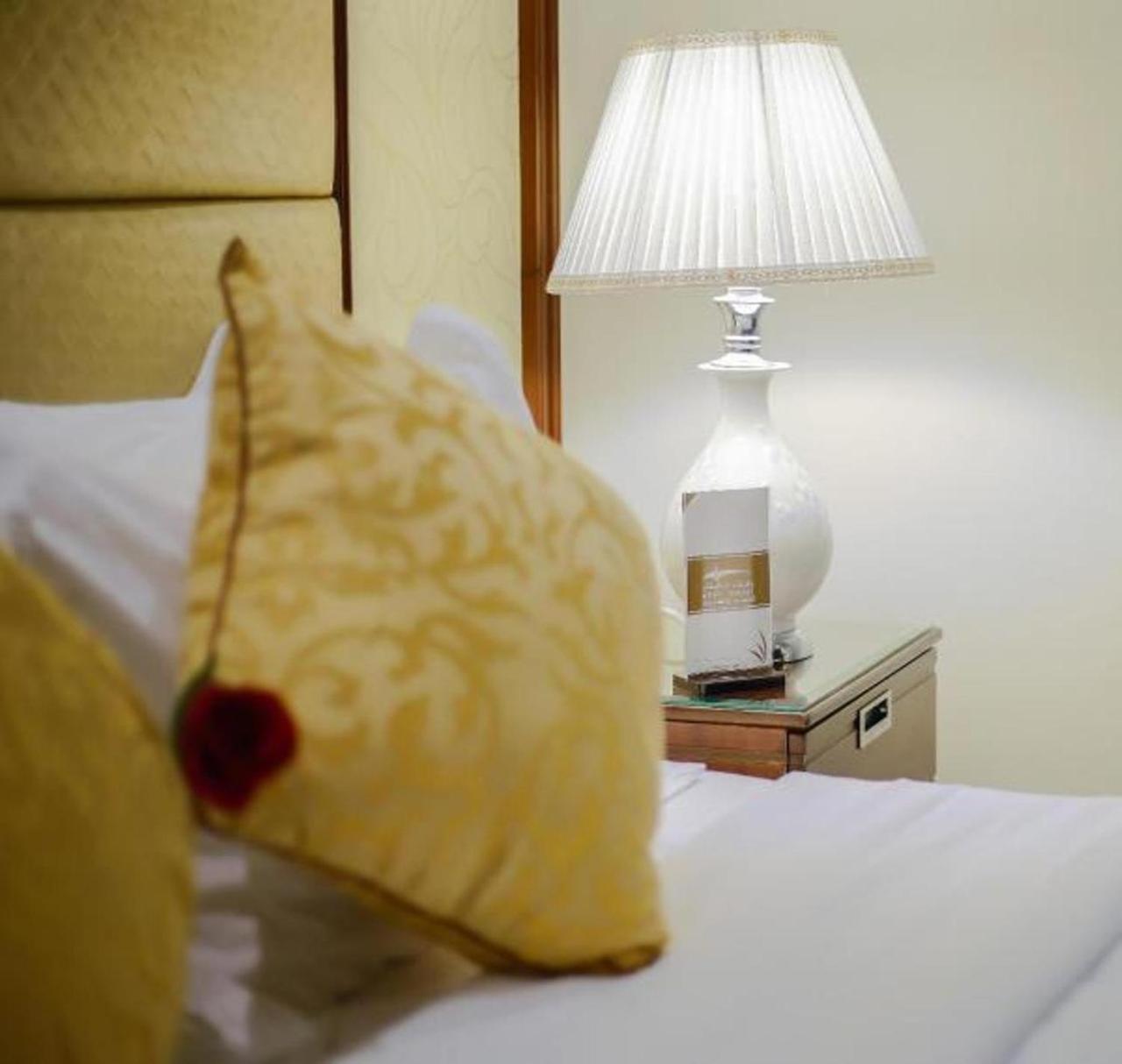 Rest Night Serviced Apartments- Alhamra Эр-Рияд Экстерьер фото A lamp on a bedside table